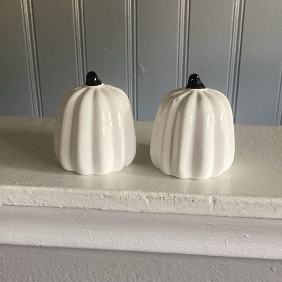 NWT- Set of 2- White Pearl Glazed Porcelain Pumpkin Decorations - Picture 12 of 12